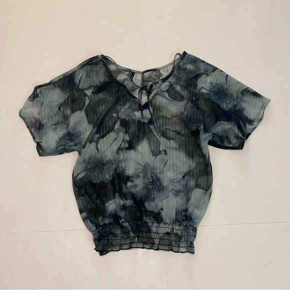 ⭐️ Maurices gray & black sheer top size medium - Picture 2 of 7
